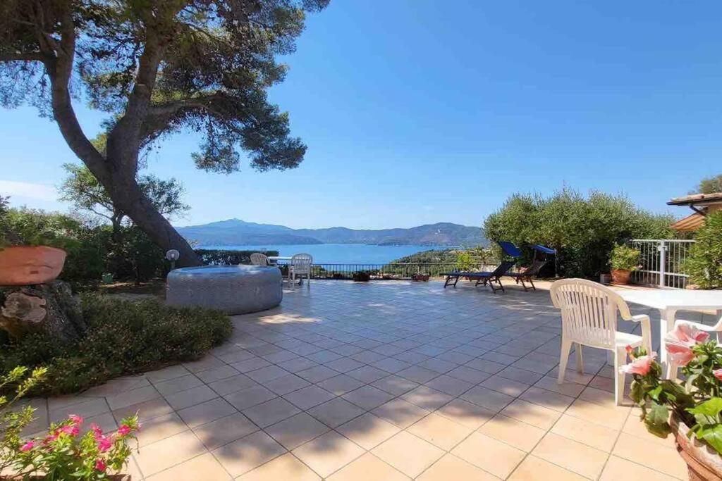 Villa Mit Whirlpool Und Phantastischer Aussicht Capoliveri  Bagian luar foto
