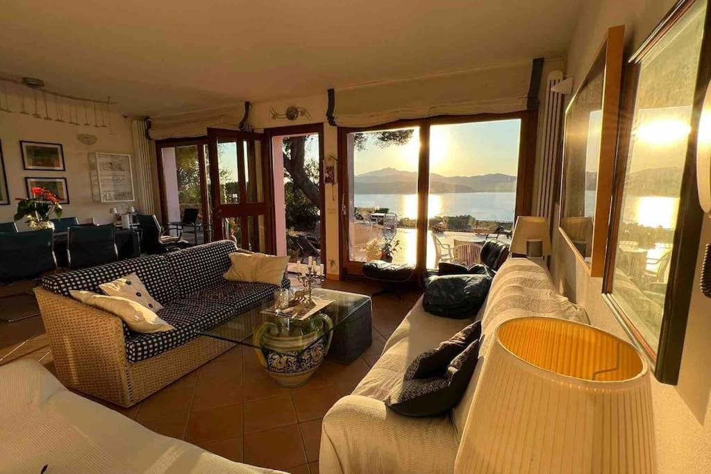 Villa Mit Whirlpool Und Phantastischer Aussicht Capoliveri  Bagian luar foto