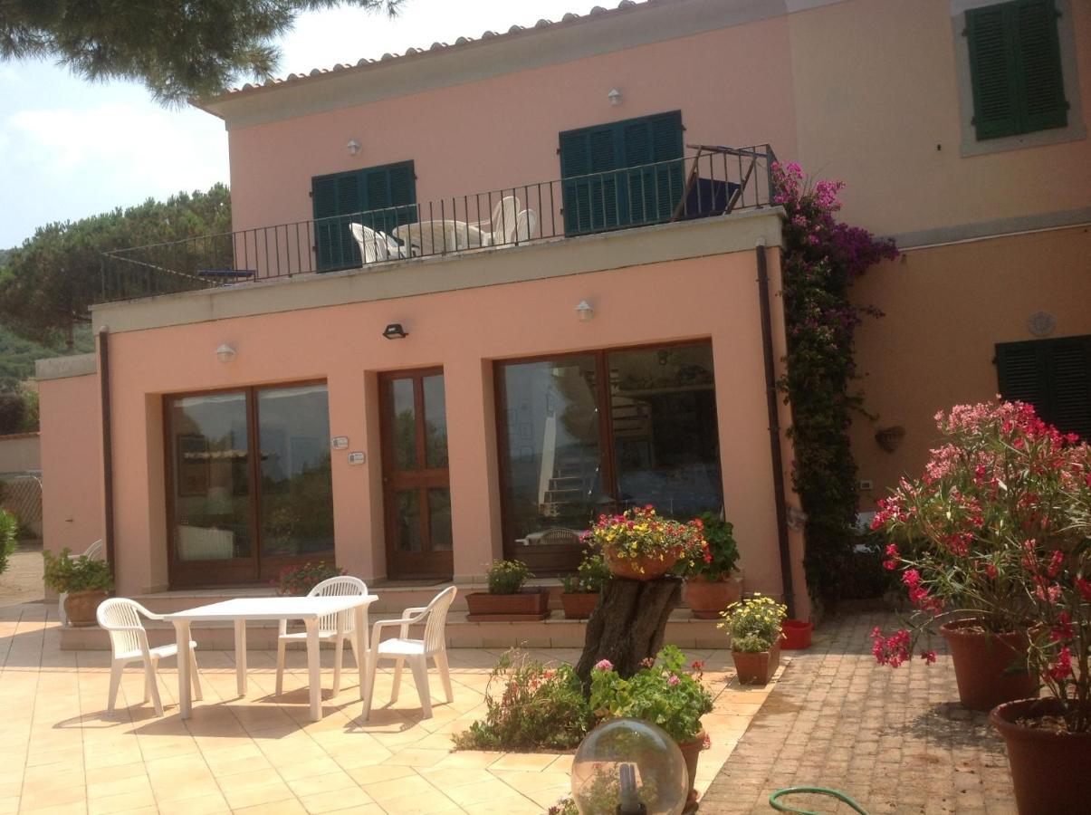 Villa Mit Whirlpool Und Phantastischer Aussicht Capoliveri  Bagian luar foto