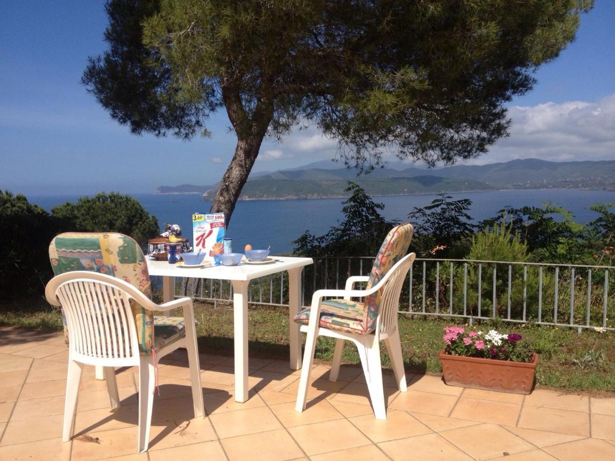 Villa Mit Whirlpool Und Phantastischer Aussicht Capoliveri  Bagian luar foto
