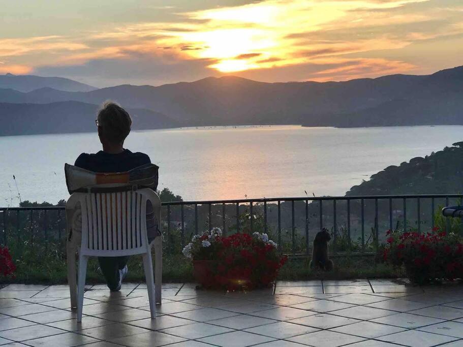 Villa Mit Whirlpool Und Phantastischer Aussicht Capoliveri  Bagian luar foto