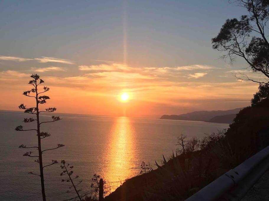 Villa Mit Whirlpool Und Phantastischer Aussicht Capoliveri  Bagian luar foto