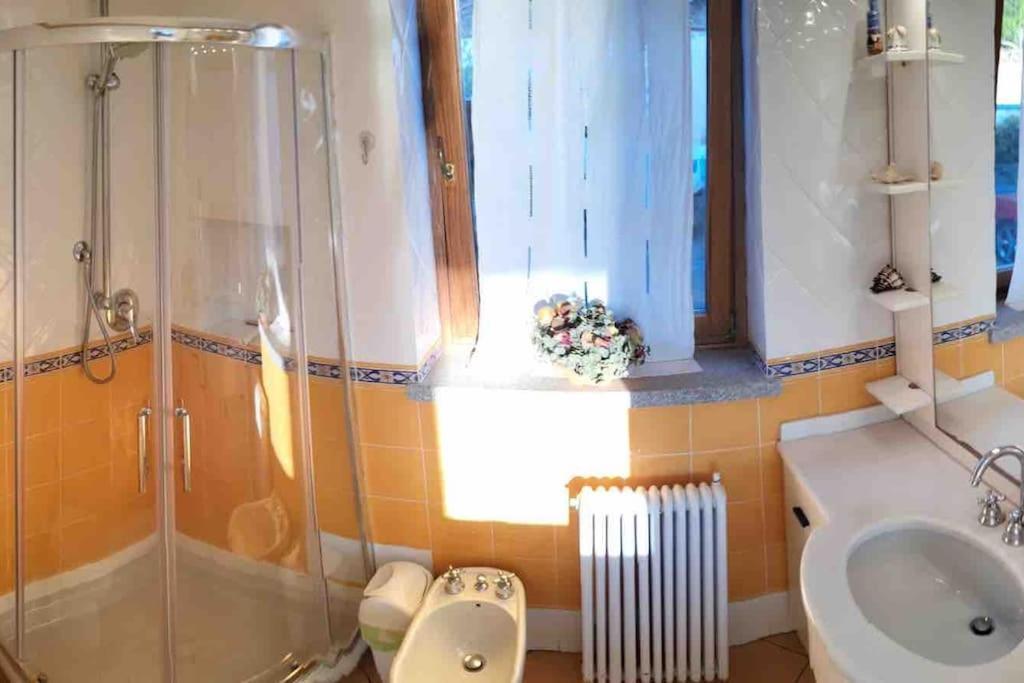 Villa Mit Whirlpool Und Phantastischer Aussicht Capoliveri  Bagian luar foto
