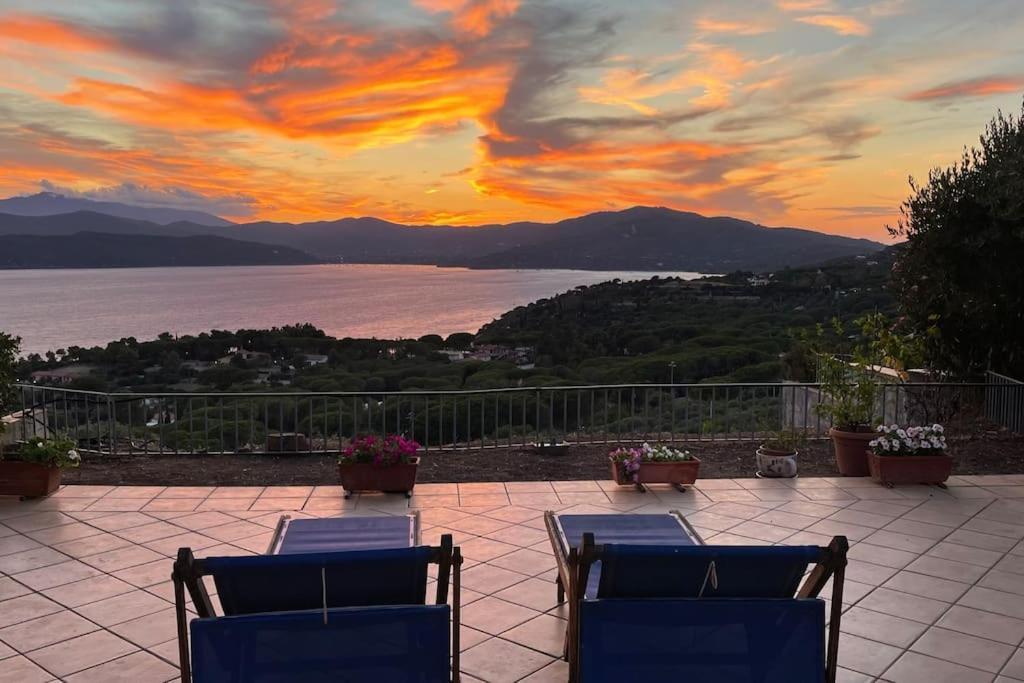 Villa Mit Whirlpool Und Phantastischer Aussicht Capoliveri  Bagian luar foto