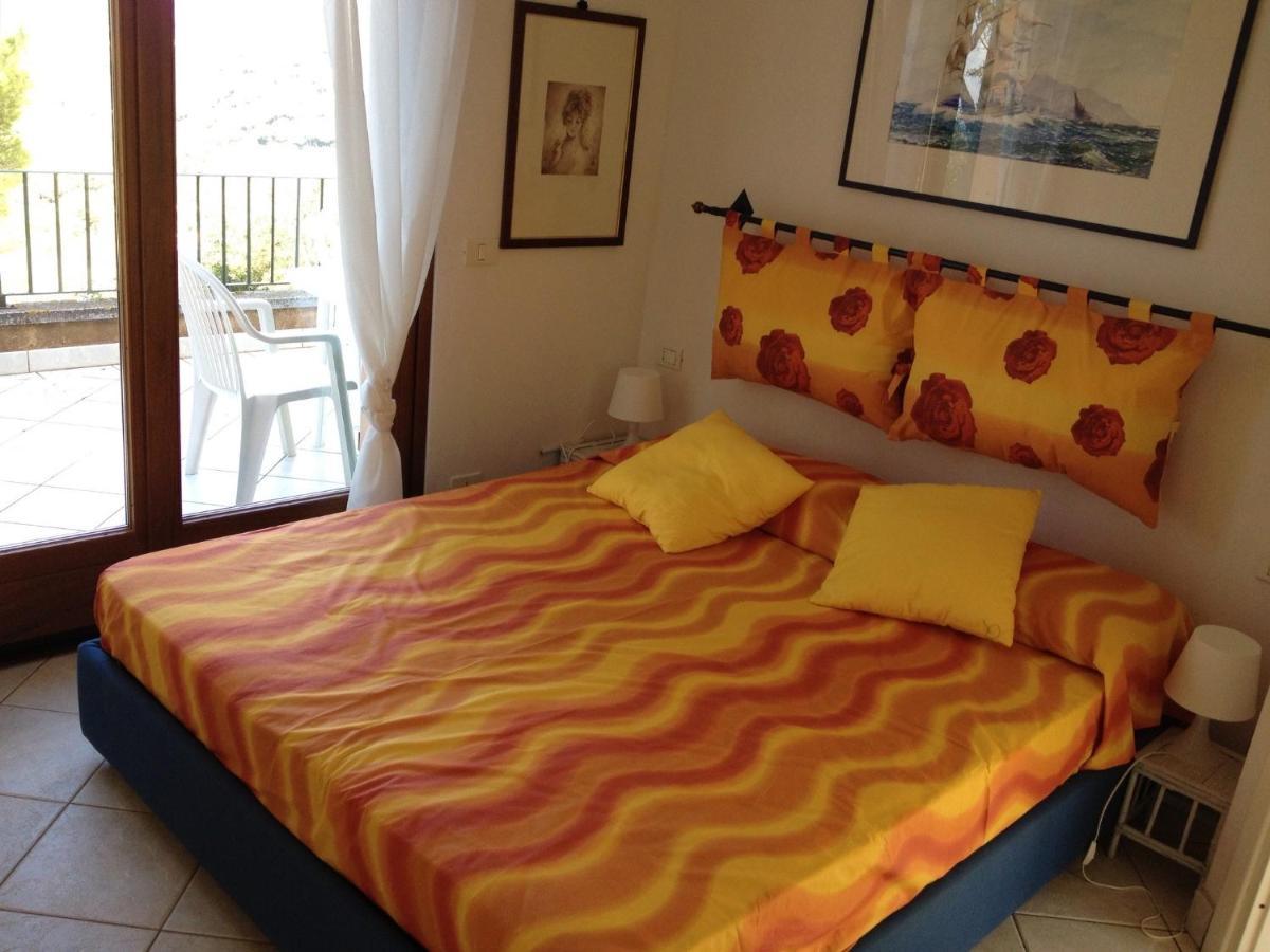 Villa Mit Whirlpool Und Phantastischer Aussicht Capoliveri  Bagian luar foto
