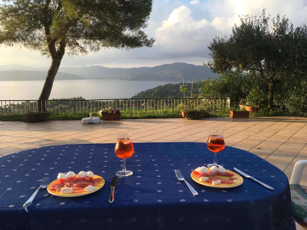 Villa Mit Whirlpool Und Phantastischer Aussicht Capoliveri  Bagian luar foto