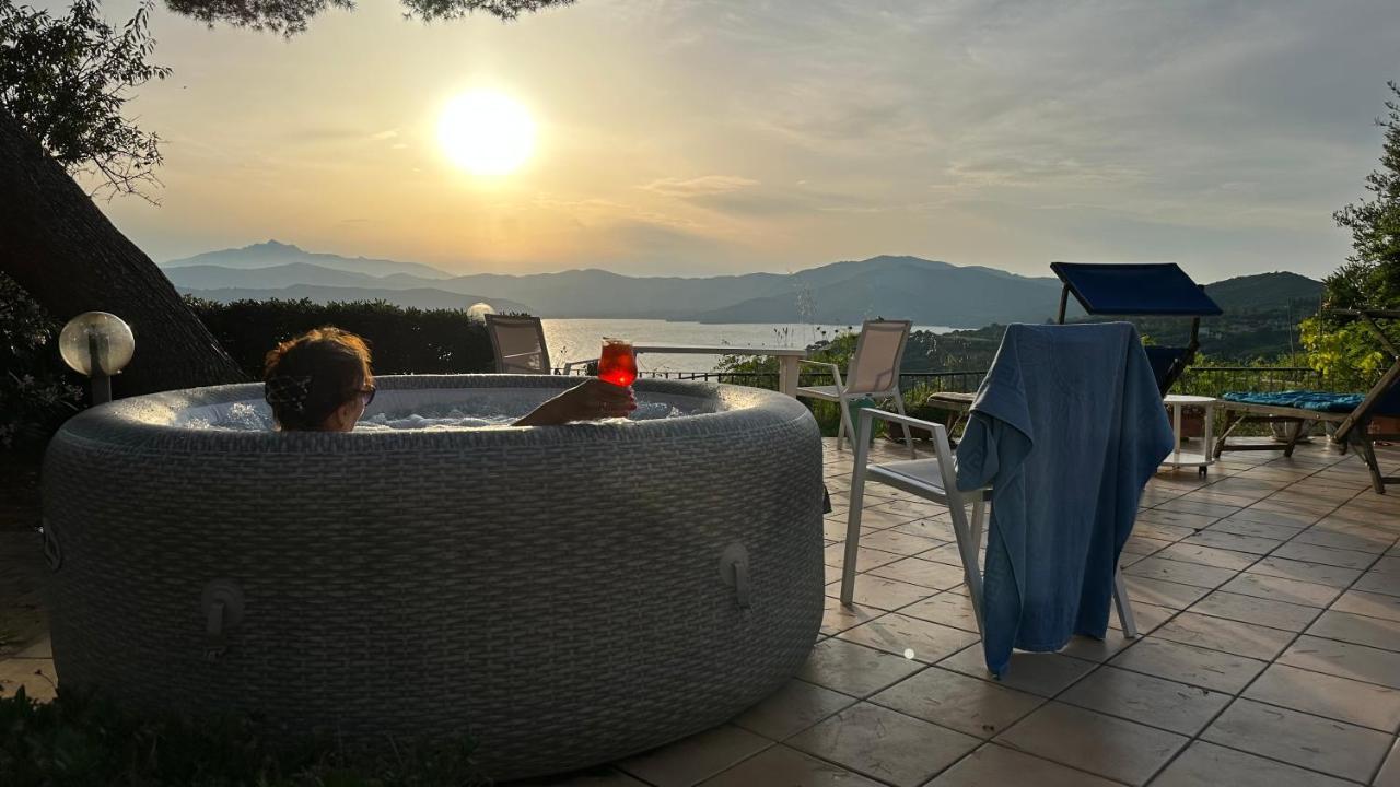 Villa Mit Whirlpool Und Phantastischer Aussicht Capoliveri  Bagian luar foto